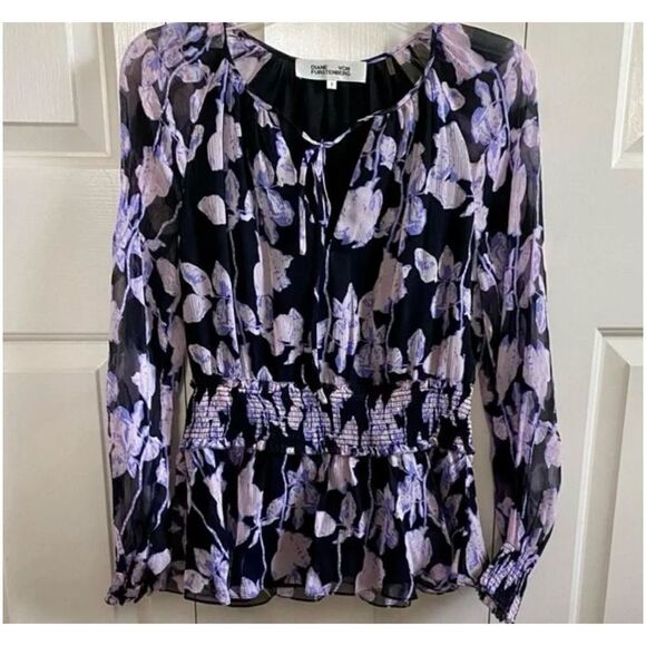 ✨DIANE VON FURSTENBERG Jacie Floral Tie-Neck Silk Sz Medium Blouse✨ - Picture 9 of 10